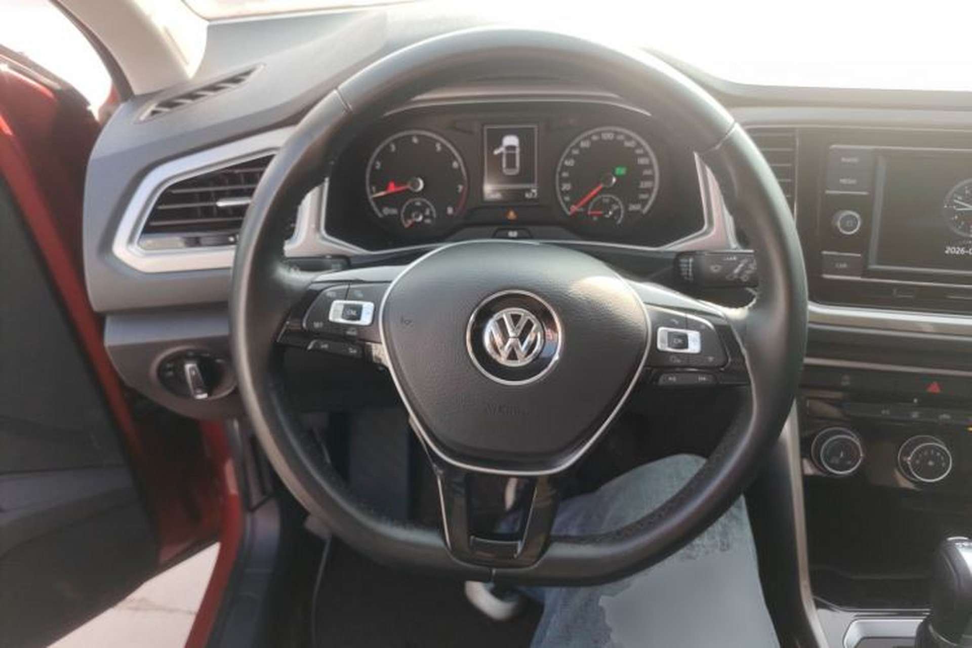 Used Volkswagen T-ROC 2019 230TSI DSG Two-Wheel-Drive Advanced Version China VI Standard Steering Wheel