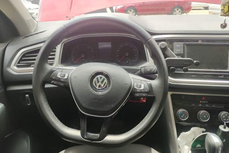 Used Volkswagen T-ROC 2019 230TSI DSG Two-Wheel-Drive Advanced Version China VI Standard Steering Wheel