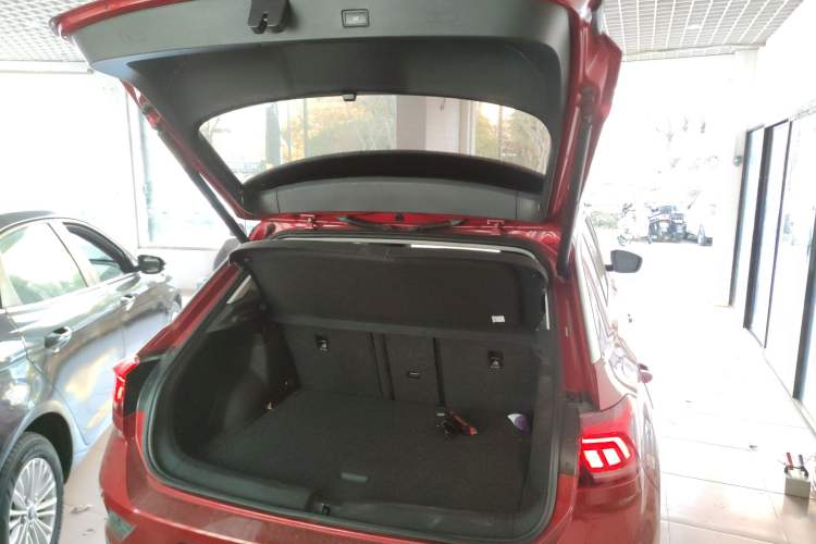 Used Volkswagen T-ROC 2019 280TSI DSG Two-Wheel Drive Comfort Version China VI Standard Trunk