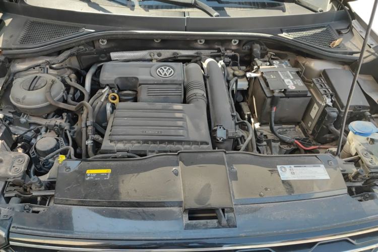 Used Volkswagen T-ROC 2019 280TSI DSG Two-Wheel Drive Comfort Version China VI Standard Engine Bay