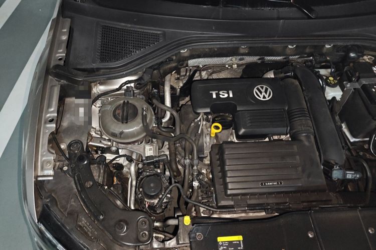 Used Volkswagen T-ROC 2019 230TSI DSG Two-Wheel-Drive Advanced Version China VI Standard Engine Bay Right