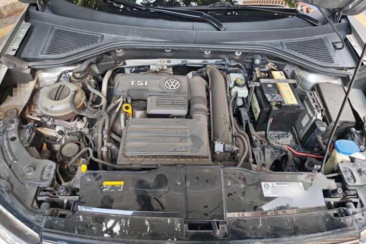 Used Volkswagen T-ROC 2019 280TSI DSG Two-Wheel Drive Comfort Version China VI Standard Engine Bay