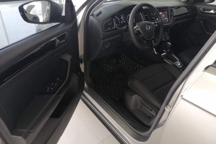 Used Volkswagen T-ROC 2019 280TSI DSG Two-Wheel Drive Comfort Version China VI Standard Interior 2