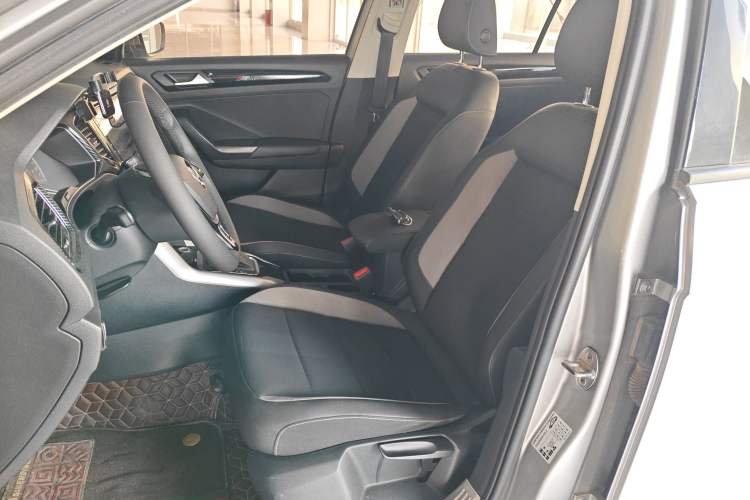 Used Volkswagen T-ROC 2019 230TSI DSG Two-Wheel-Drive Advanced Version China VI Standard Left Front Seat