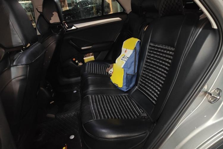 Used Volkswagen T-ROC 2019 230TSI DSG Two-Wheel-Drive Advanced Version China VI Standard Left Rear Seat