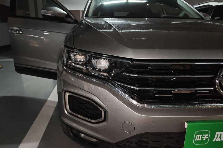 Used Volkswagen T-ROC 2019 230TSI DSG Two-Wheel-Drive Advanced Version China VI Standard Right Front Headlight