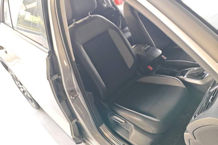Used Volkswagen T-ROC 2019 230TSI DSG Two-Wheel-Drive Advanced Version China VI Standard Right Front Seat