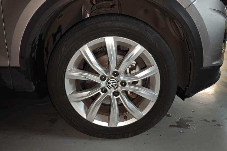 Used Volkswagen T-ROC 2019 230TSI DSG Two-Wheel-Drive Advanced Version China VI Standard Right Front Wheel Hub