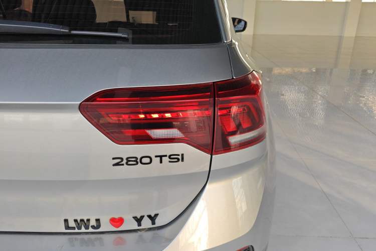 Used Volkswagen T-ROC 2019 230TSI DSG Two-Wheel-Drive Advanced Version China VI Standard Right Rear Taillight
