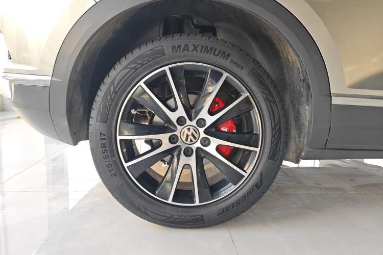 Used Volkswagen T-ROC 2019 230TSI DSG Two-Wheel-Drive Advanced Version China VI Standard Right Rear Wheel Hub