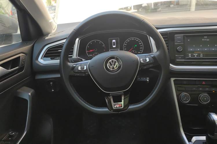 Used Volkswagen T-ROC 2019 280TSI DSG Two-Wheel Drive Comfort Version China VI Standard Steering Wheel