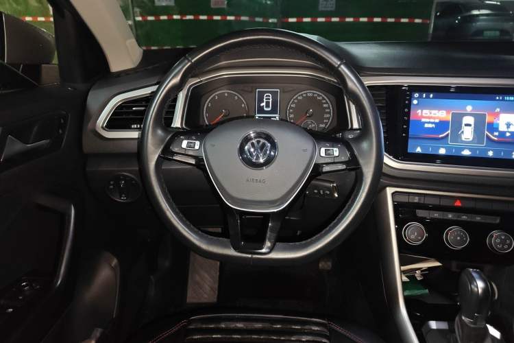 Used Volkswagen T-ROC 2019 230TSI DSG Two-Wheel-Drive Advanced Version China VI Standard Steering Wheel