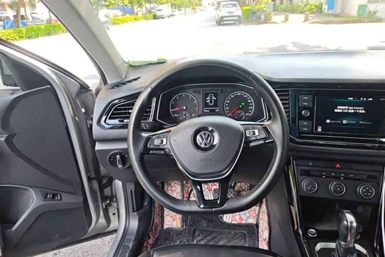 Used Volkswagen T-ROC 2019 280TSI DSG Two-Wheel Drive Comfort Version China VI Standard Steering Wheel