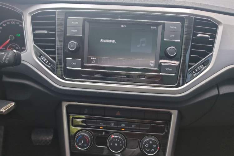 Used Volkswagen T-ROC 2019 280TSI DSG Two-Wheel Drive Advanced Version China VI Standard Audio And AC Panel
