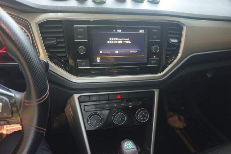 Used Volkswagen T-ROC 2019 230TSI DSG Two-Wheel-Drive Advanced Version China VI Standard Audio And AC Panel