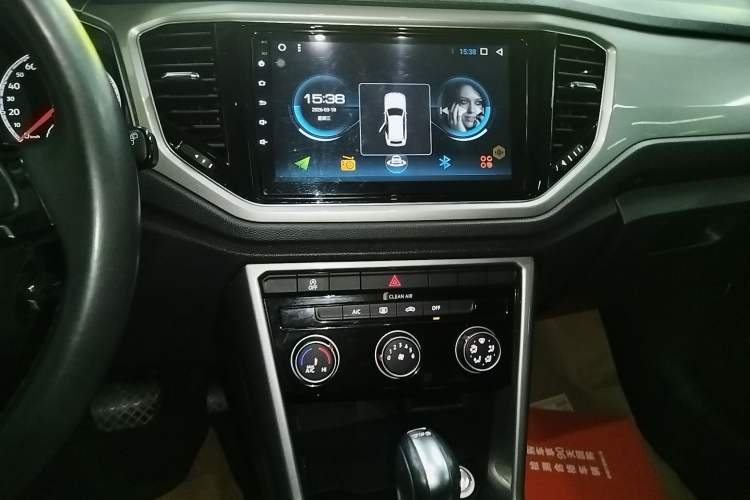 Used Volkswagen T-ROC 2019 230TSI DSG Two-Wheel-Drive Advanced Version China VI Standard Audio And AC Panel