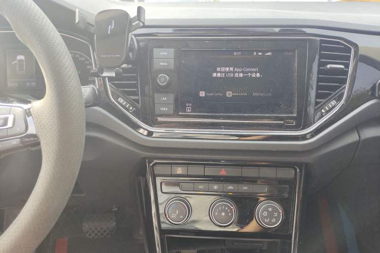 Used Volkswagen T-ROC 2019 280TSI DSG Two-Wheel Drive R-Line Pro Audio And AC Panel