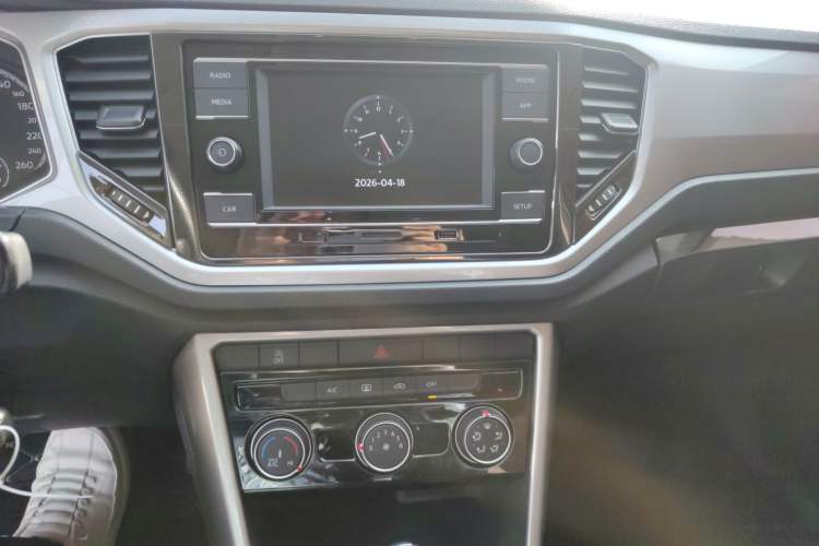 Used Volkswagen T-ROC 2019 230TSI DSG Two-Wheel-Drive Advanced Version China VI Standard Audio And AC Panel