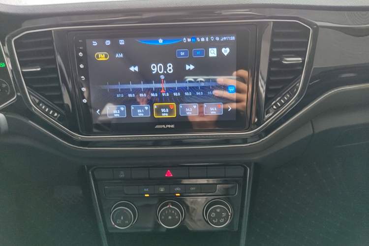 Used Volkswagen T-ROC 2019 280TSI DSG Two-Wheel Drive Comfort Version China VI Standard Audio And AC Panel