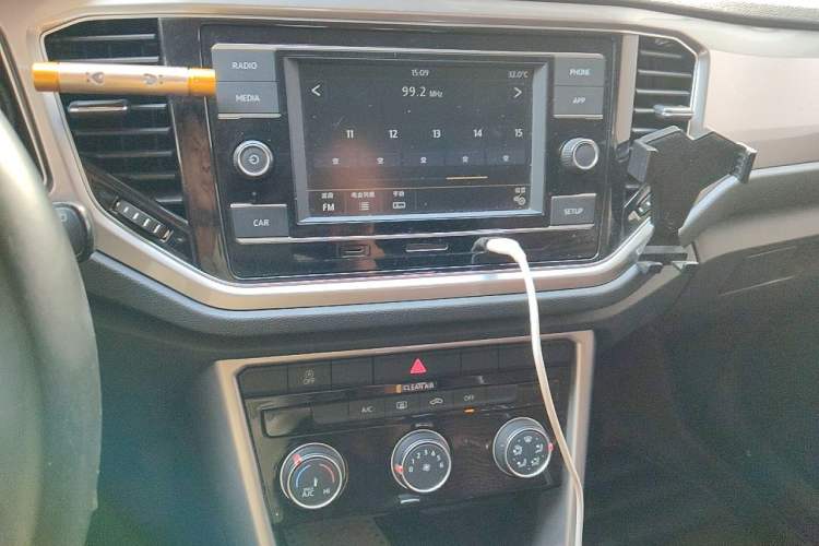 Used Volkswagen T-ROC 2019 230TSI DSG Two-Wheel-Drive Advanced Version China VI Standard Audio And AC Panel