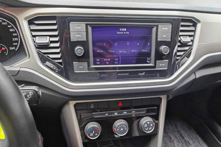 Used Volkswagen T-ROC 2019 230TSI DSG Two-Wheel-Drive Advanced Version China VI Standard Audio And AC Panel