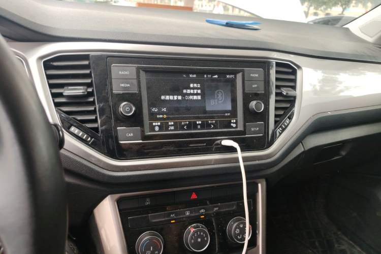 Used Volkswagen T-ROC 2019 230TSI DSG Two-Wheel-Drive Advanced Version China VI Standard Audio And AC Panel