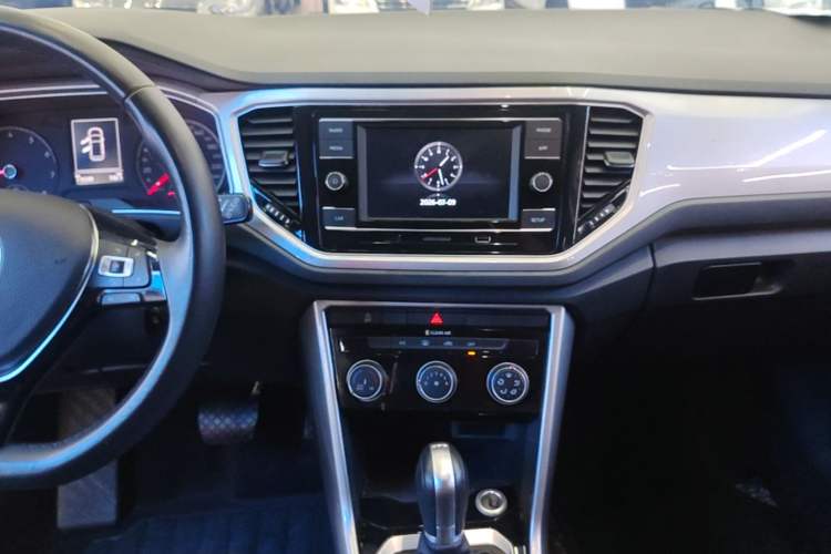 Used Volkswagen T-ROC 2019 230TSI DSG Two-Wheel-Drive Advanced Version China VI Standard Audio And AC Panel