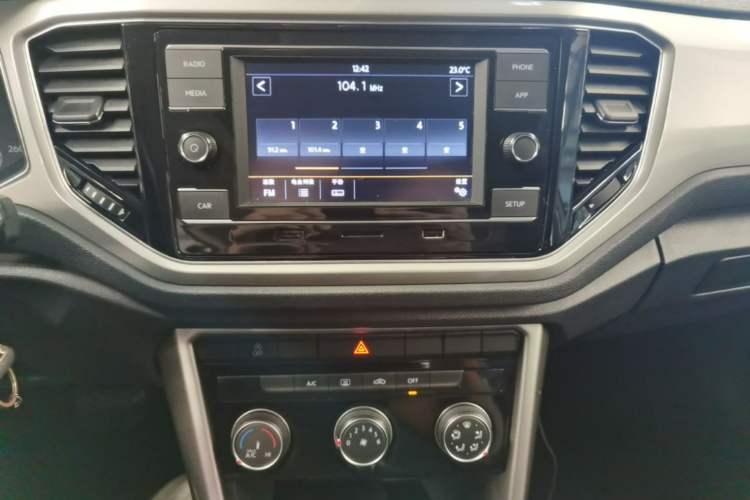 Used Volkswagen T-ROC 2019 230TSI DSG Two-Wheel-Drive Advanced Version China VI Standard Audio And AC Panel