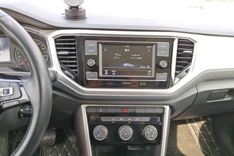 Used Volkswagen T-ROC 2019 230TSI DSG Two-Wheel-Drive Advanced Version China VI Standard Audio And AC Panel