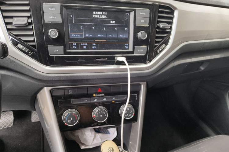 Used Volkswagen T-ROC 2019 230TSI DSG Two-Wheel-Drive Advanced Version China VI Standard Audio And AC Panel
