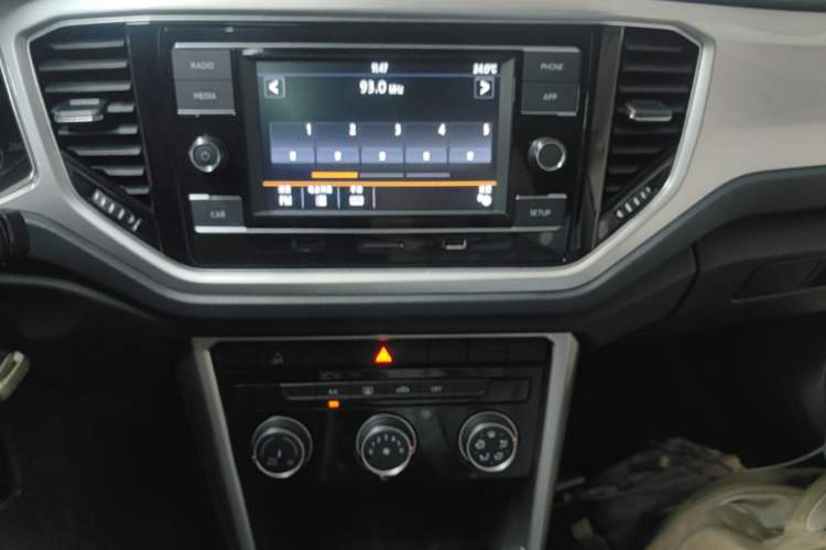 Used Volkswagen T-ROC 2019 230TSI DSG Two-Wheel-Drive Advanced Version China VI Standard Audio And AC Panel