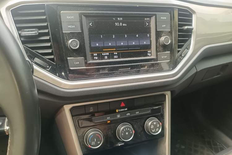 Used Volkswagen T-ROC 2019 280TSI DSG Two-Wheel Drive Advanced Version China VI Standard Audio And AC Panel