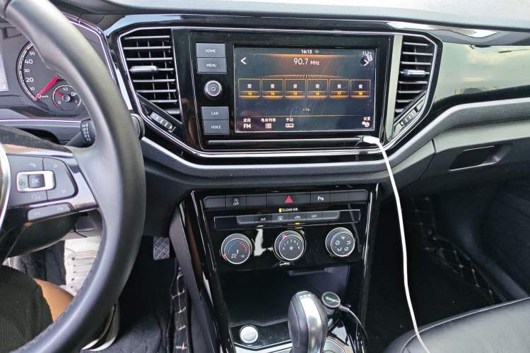 Used Volkswagen T-ROC 2019 280TSI DSG Two-Wheel Drive Comfort Version China VI Standard Audio And AC Panel