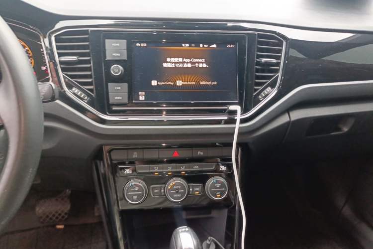 Used Volkswagen T-ROC 2019 280TSI DSG Four-Wheel Drive Luxury Version China V Standard Audio And AC Panel