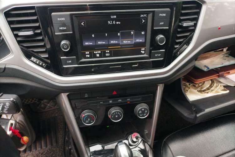 Used Volkswagen T-ROC 2019 230TSI DSG Two-Wheel-Drive Advanced Version China VI Standard Audio And AC Panel