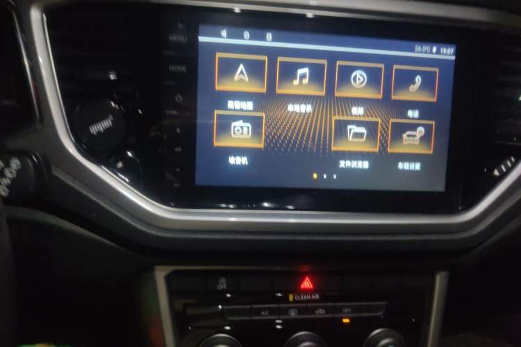 Used Volkswagen T-ROC 2019 230TSI DSG Two-Wheel-Drive Advanced Version China VI Standard Audio And AC Panel