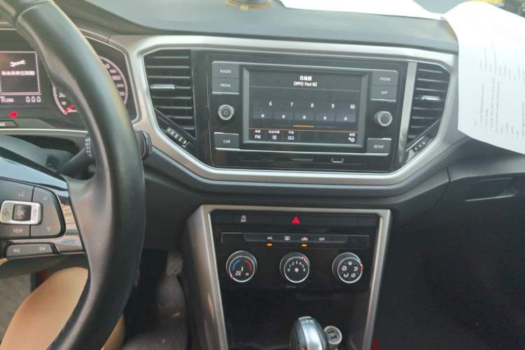 Used Volkswagen T-ROC 2019 230TSI DSG Two-Wheel-Drive Advanced Version China VI Standard Audio And AC Panel