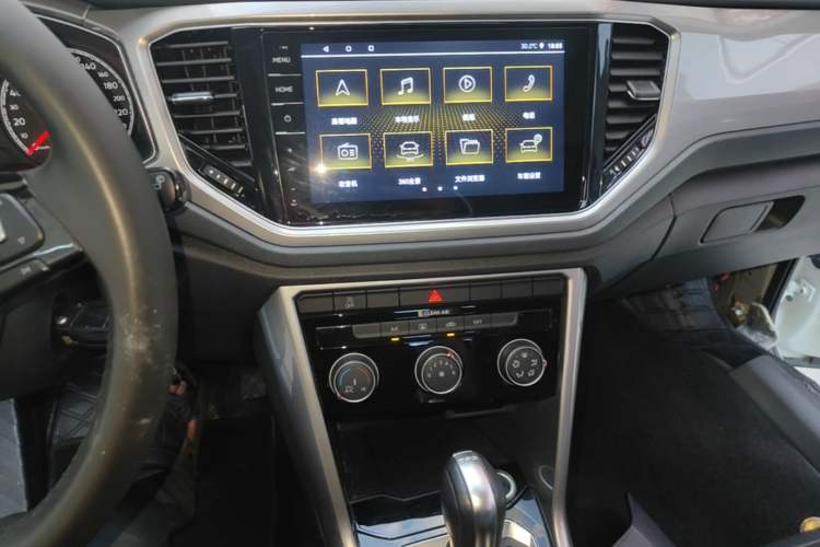 Used Volkswagen T-ROC 2019 230TSI DSG Two-Wheel-Drive Advanced Version China VI Standard Audio And AC Panel