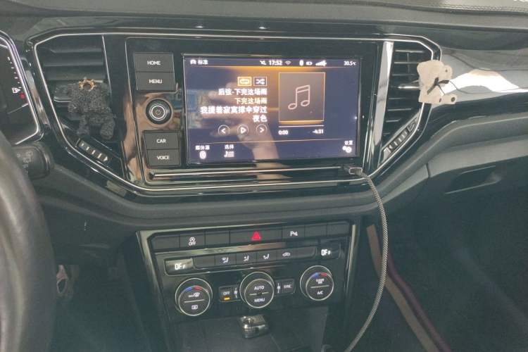 Used Volkswagen T-ROC 2019 280TSI DSG Four-Wheel Drive Luxury Version China V Standard Audio And AC Panel
