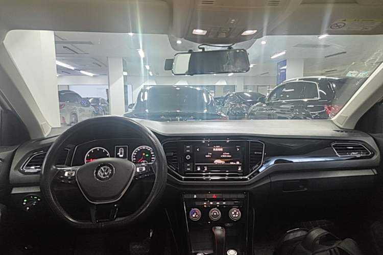 Used Volkswagen T-ROC 2019 280TSI DSG Two-Wheel Drive Comfort Version China VI Standard Center Console