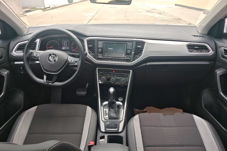 Used Volkswagen T-ROC 2019 280TSI DSG Two-Wheel Drive Advanced Version China VI Standard Center Console