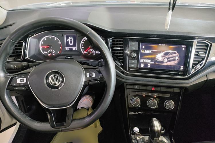 Used Volkswagen T-ROC 2019 280TSI DSG Two-Wheel Drive Comfort Version China VI Standard Center Console