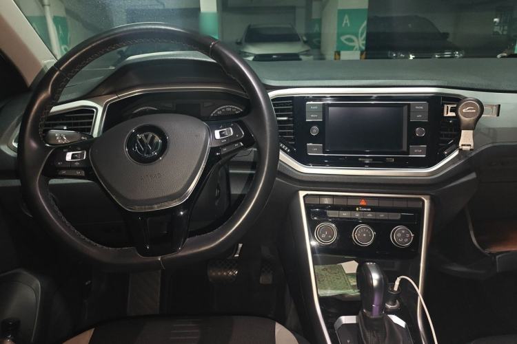 Used Volkswagen T-ROC 2019 280TSI DSG Two-Wheel Drive Advanced Version China VI Standard Center Console