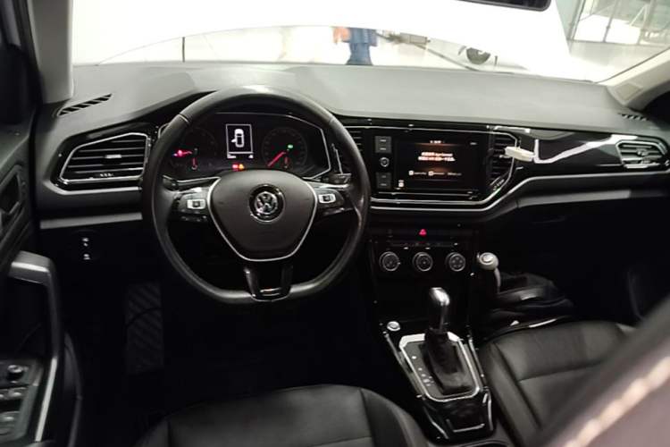 Used Volkswagen T-ROC 2019 280TSI DSG Two-Wheel Drive Comfort Version China VI Standard Center Console