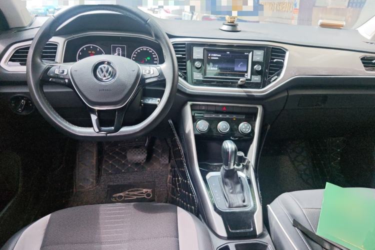 Used Volkswagen T-ROC 2019 230TSI DSG Two-Wheel-Drive Advanced Version China VI Standard Center Console