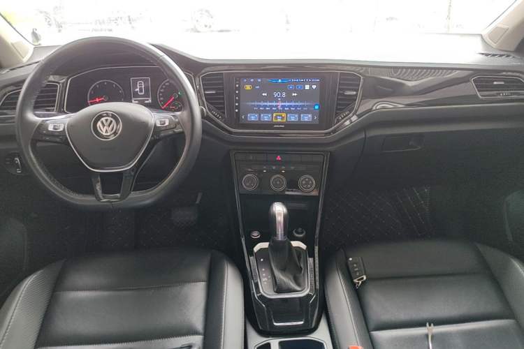 Used Volkswagen T-ROC 2019 280TSI DSG Two-Wheel Drive Comfort Version China VI Standard Center Console