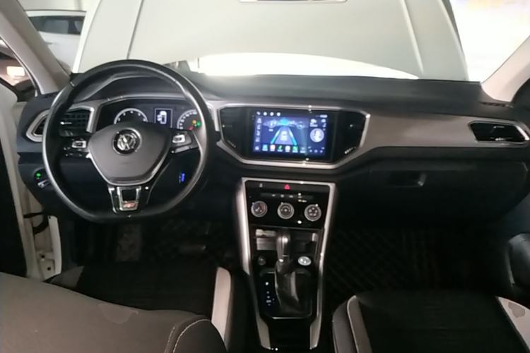Used Volkswagen T-ROC 2019 280TSI DSG Two-Wheel Drive Advanced Version China VI Standard Center Console