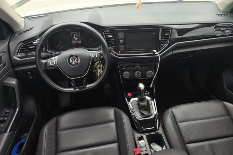 Used Volkswagen T-ROC 2019 280TSI DSG Two-Wheel Drive Comfort Version China VI Standard Center Console