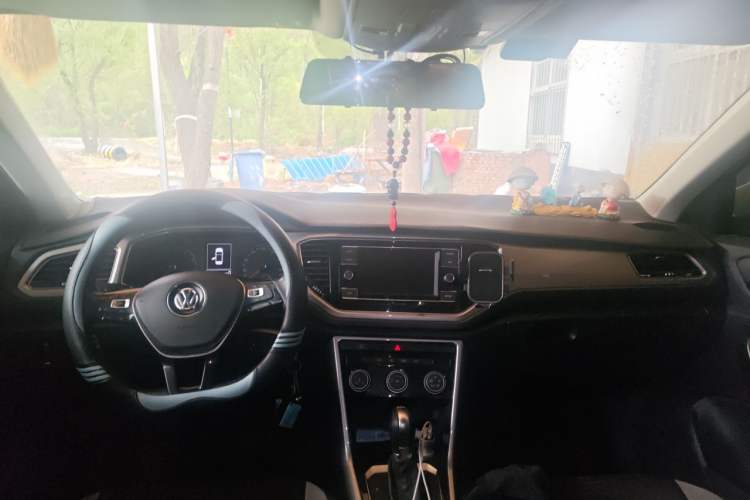 Used Volkswagen T-ROC 2019 280TSI DSG Two-Wheel Drive Advanced Version China VI Standard Center Console
