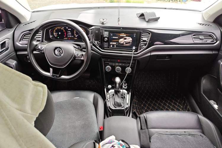 Used Volkswagen T-ROC 2019 280TSI DSG Two-Wheel Drive Comfort Version China VI Standard Center Console